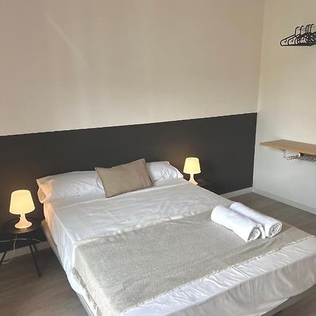 Casa De Huespedes Mi Lla Hotel Madrid Kültér fotó
