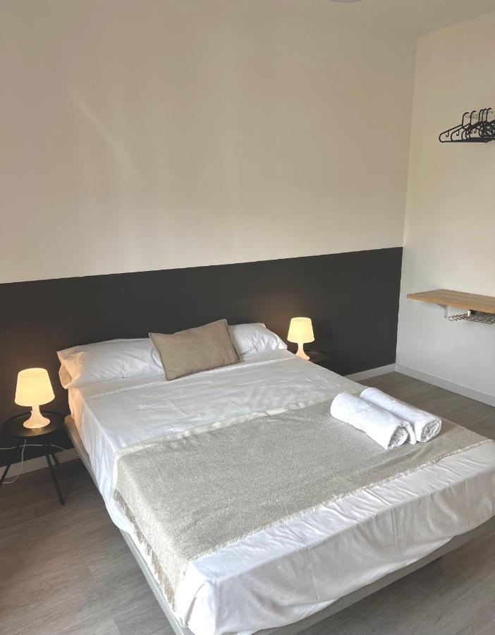 Casa De Huespedes Mi Lla Hotel Madrid Kültér fotó